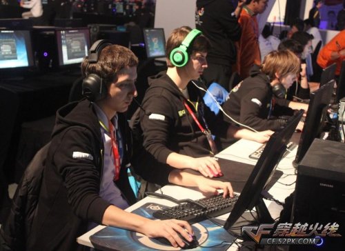 十年老粉不请自来？RNG同组对手派出女辅助