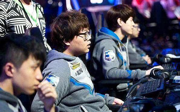 Launders 计划在 Nouns 的支持下在加拿大举办一场创纪录的 LAN 比赛；